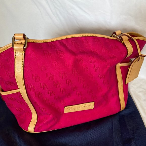 ✨️Dooney & Bourke Large Tote Signature Bag